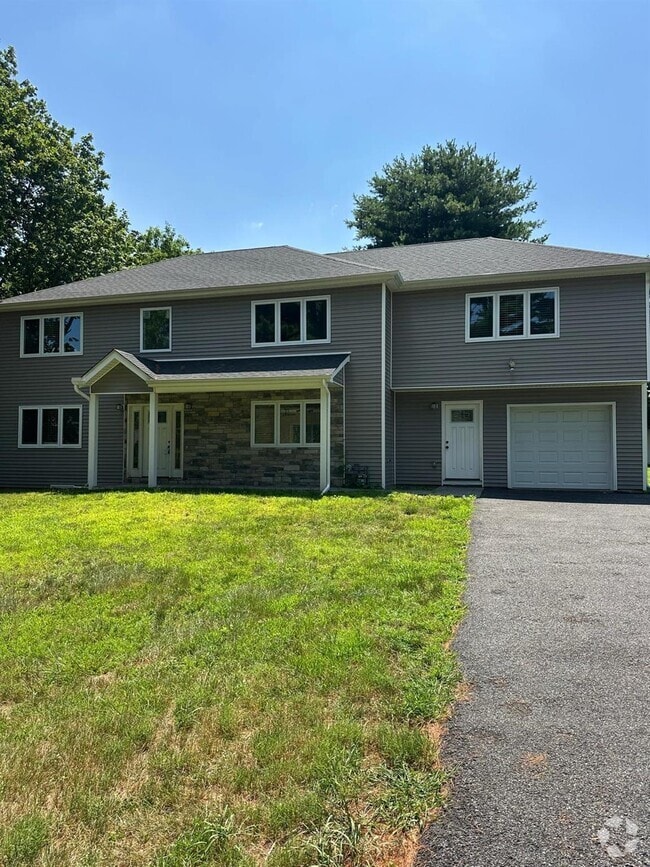 Building Photo - 250 Blauvelt Rd