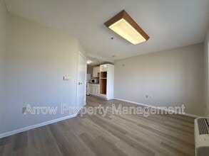 Building Photo - 180 Poppe Dr