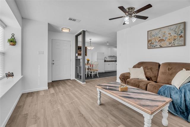 Foto del edificio - 1319 Parkway Ct