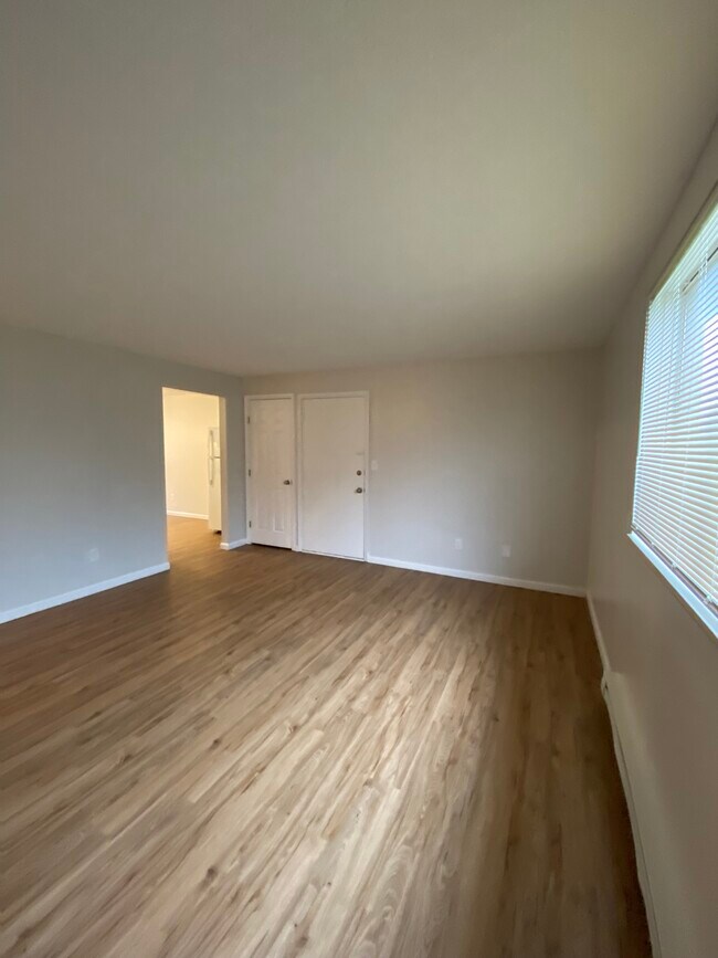 Building Photo - 2095 Hubbard Rd