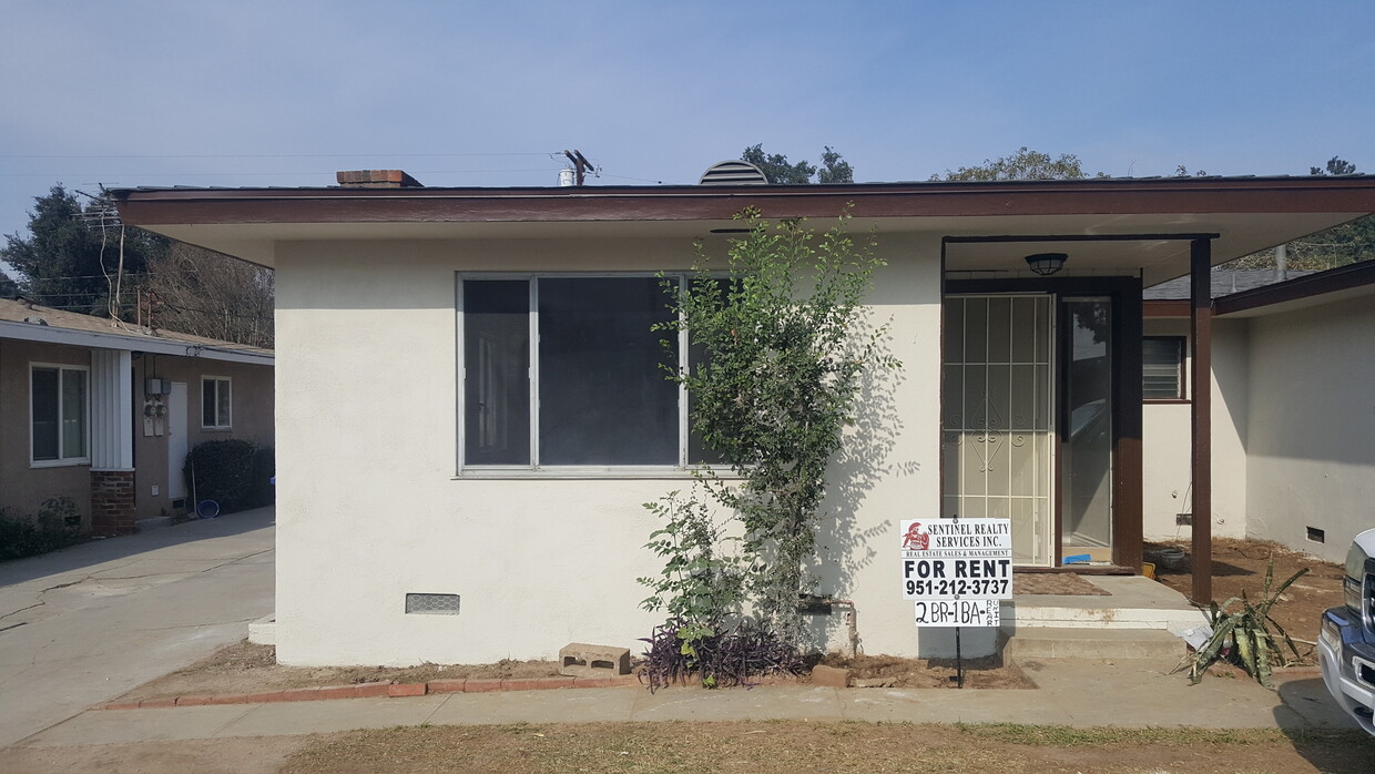 Primary Photo - FOR RENT - 2BR & 1BA Duplex. Fenced Yard, ...