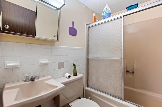 Building Photo - 157 Stone St.