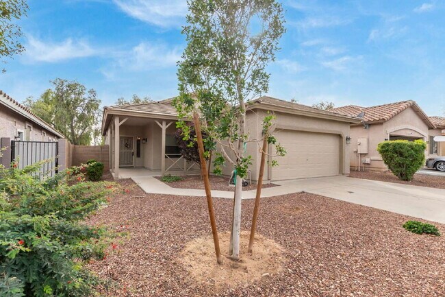 Foto del edificio - 17067 W Young St