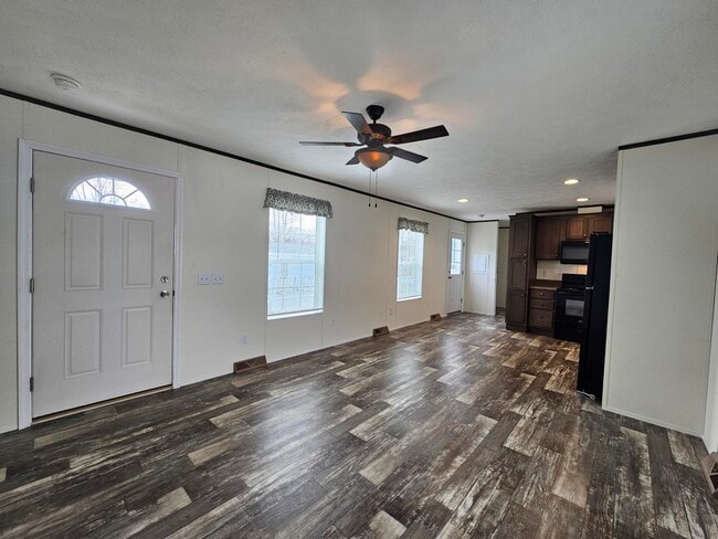 Building Photo - 6 Daisy Ln