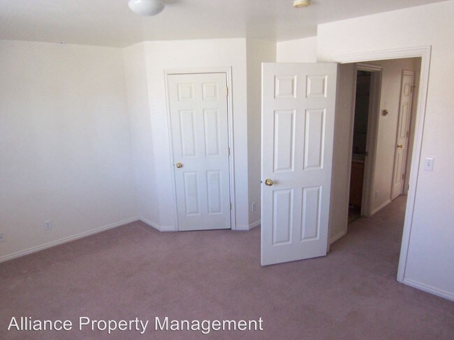 Building Photo - 660 S 430 W