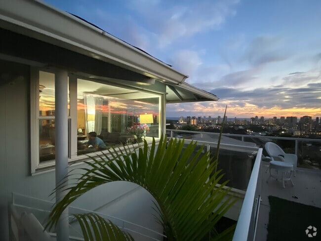 Building Photo - 1471 Alencastre St