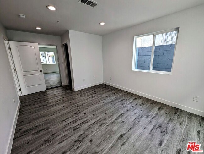 Foto del edificio - 753 E Adams Blvd