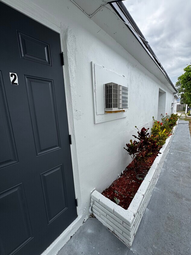 Foto principal - 225 N F St