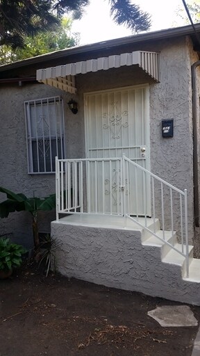 Building Photo - 3923 S Normandie Ave