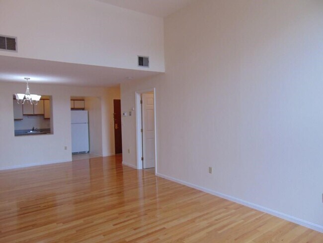 Foto del edificio - 94 Newbury Ave