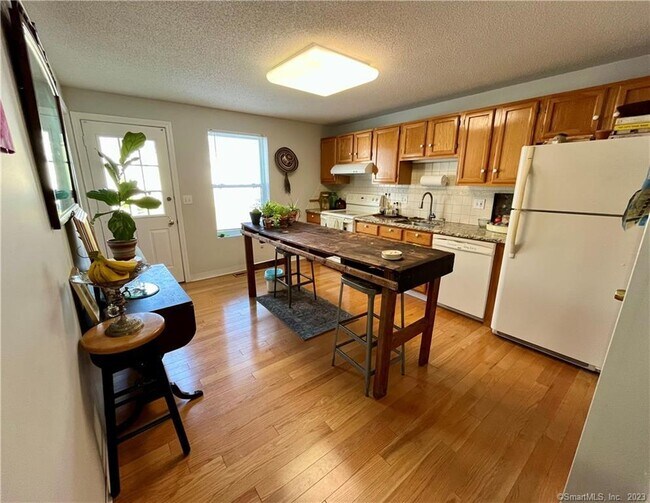 Building Photo - 3 Larkspur Ln