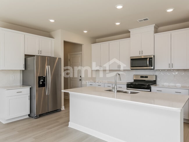 Foto del edificio - 790 Treeline Rd