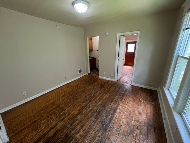 Foto del edificio - 219 E Mifflin St