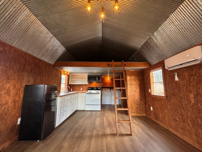 Foto del edificio - Half Off 1st Month's Rent ! Cozy Tiny Home...