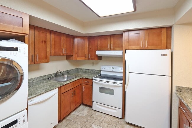 Building Photo - 4 Ash Ave