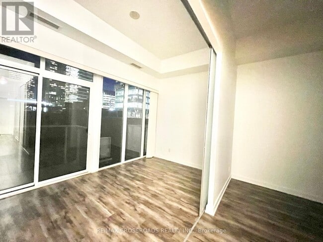 Building Photo - 126 Simcoe St