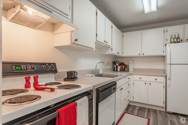 2BD 1BA 820 ft². - Tower In The Park