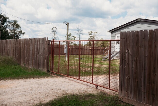Foto del edificio - 2545 Lee Turner Rd