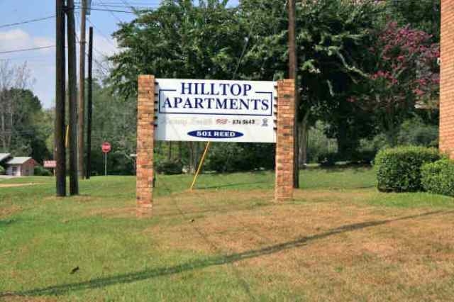 Entrada - Hilltop Apartments