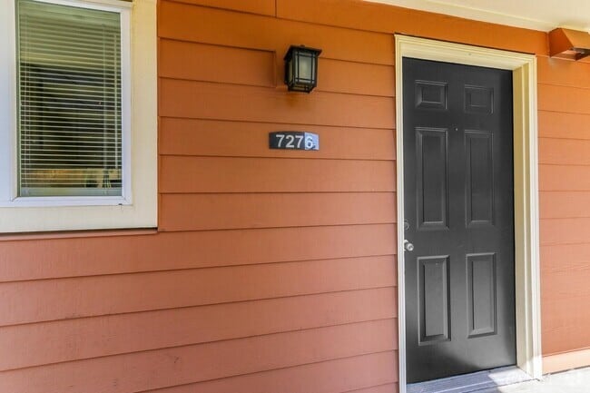 Building Photo - 7276 W Lake Sammamish Pky NE