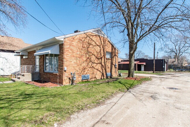 Building Photo - 1101 Pine St