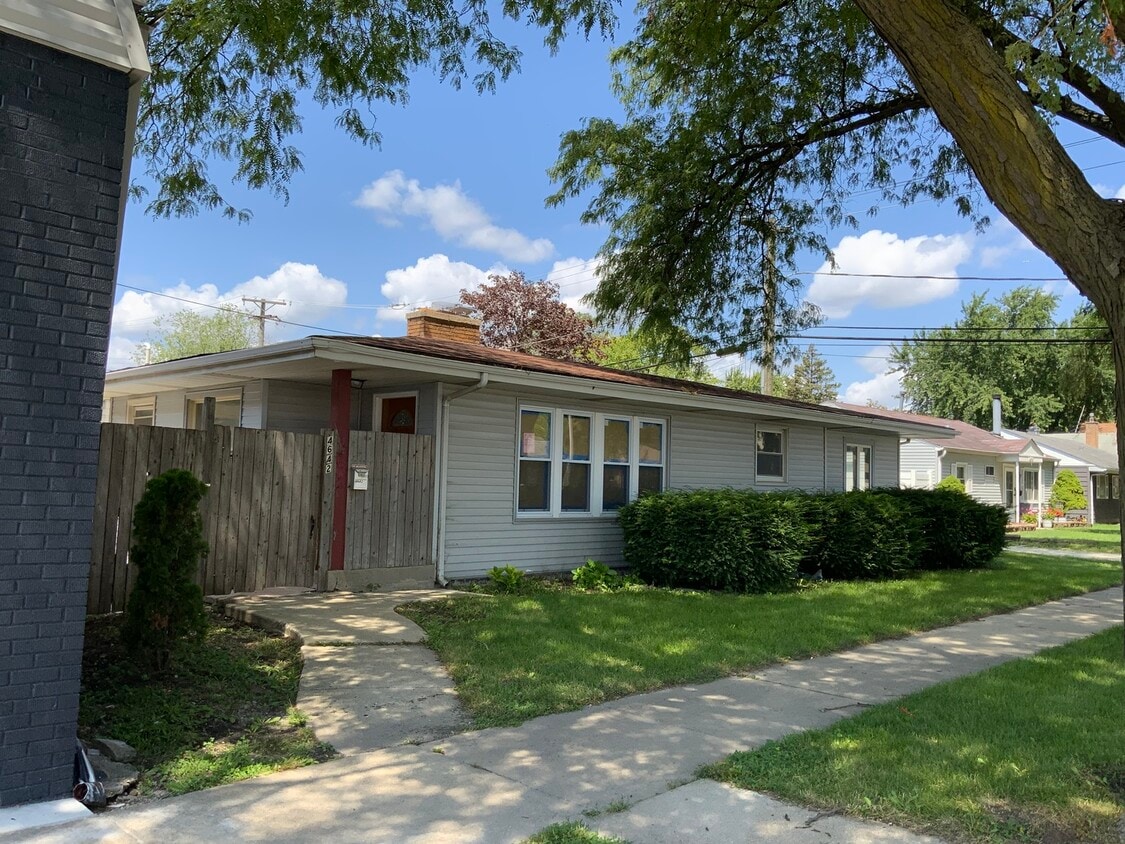 Primary Photo - 4642 Hawthorne Ave