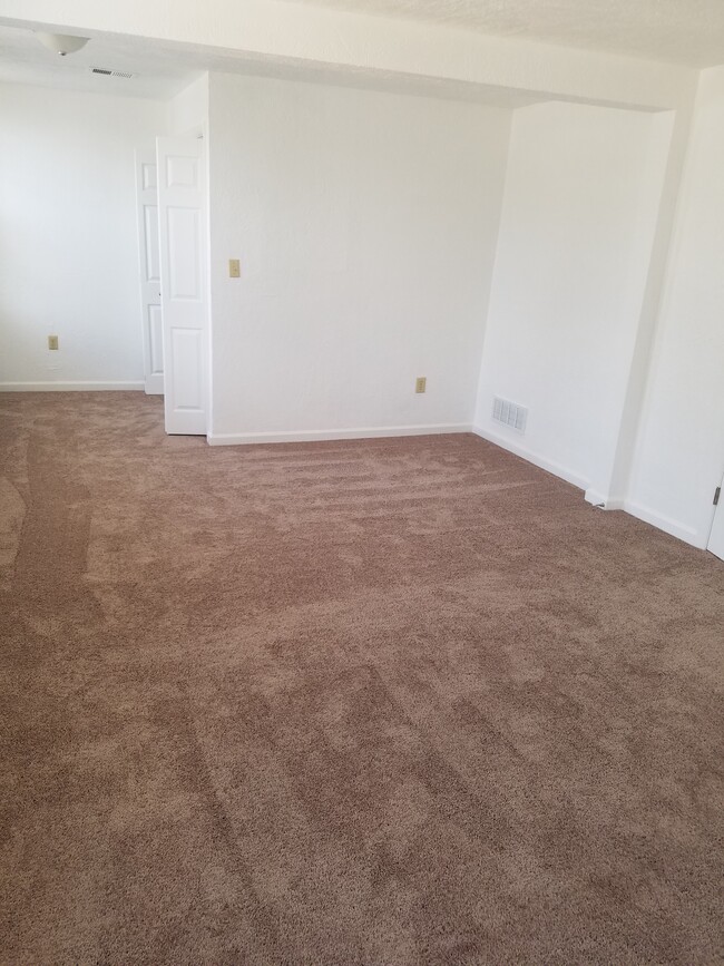 Master Bedroom Pic1 - 2 California Ave