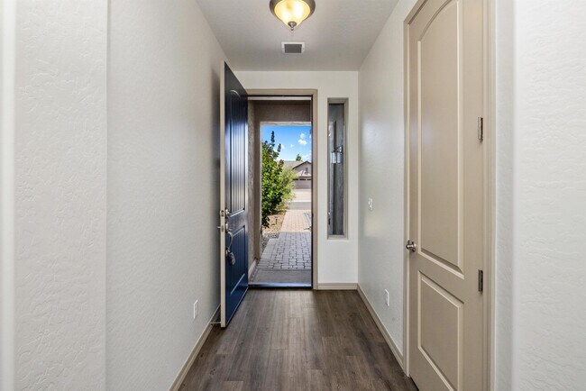 Building Photo - 2547 Comet Loop
