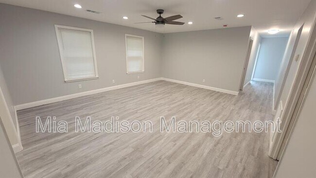 Foto del edificio - 1129 E Bolton St