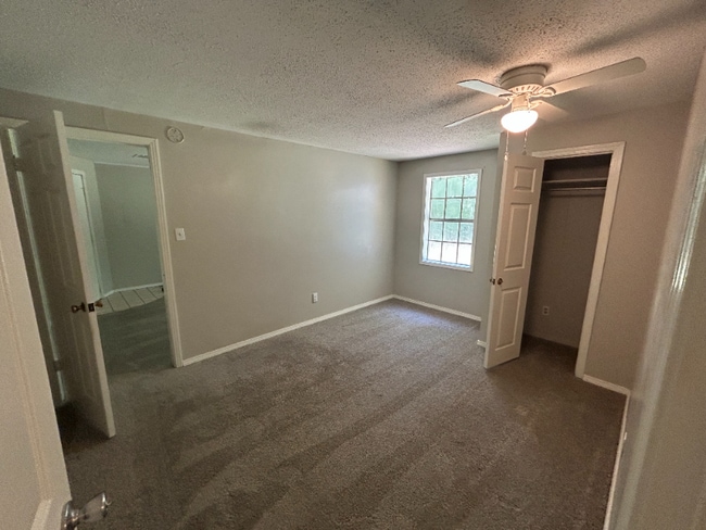 Building Photo - 8724 Ocean Springs Rd