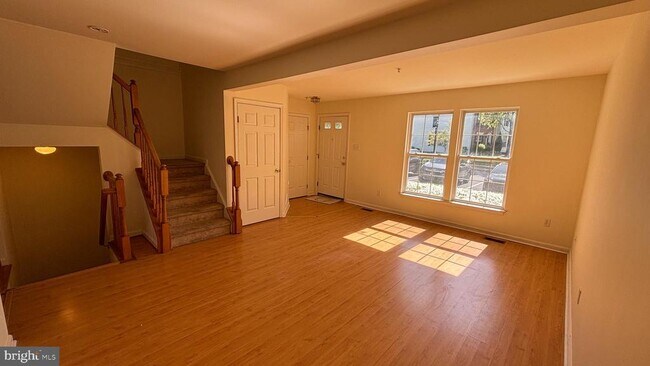 Foto del edificio - 593 Coach Hill Ct
