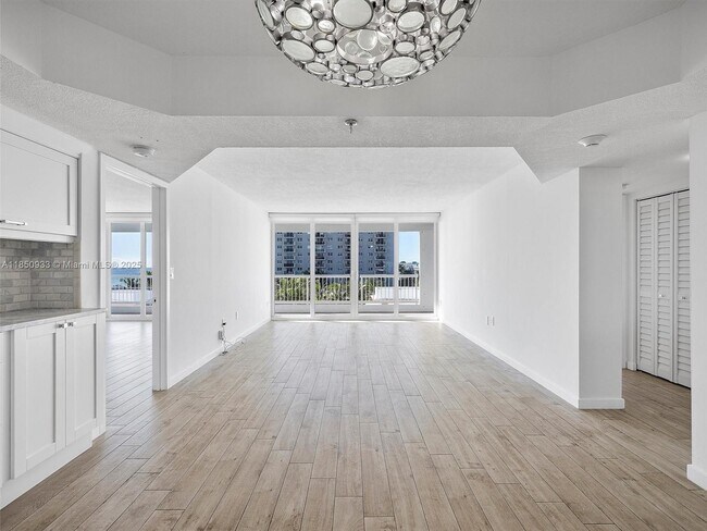 Foto del edificio - 9341 Collins Ave