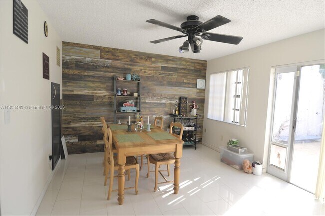 Foto del edificio - 9696 SW 147th Ct