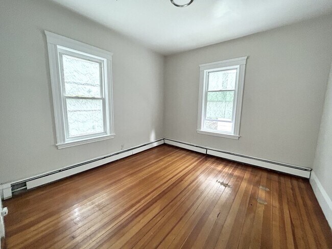 Building Photo - 7 Hesston Terrace