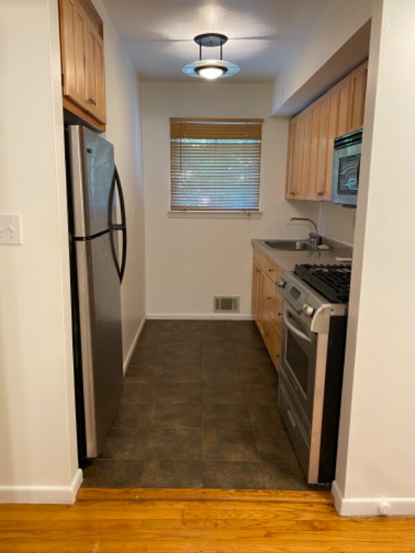 Foto principal - 570 Jefferson Blvd