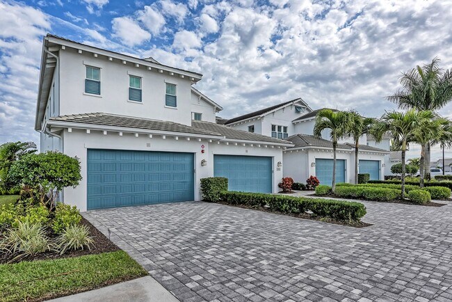 Foto del edificio - 2/2+Den Coach Home Available Annually!