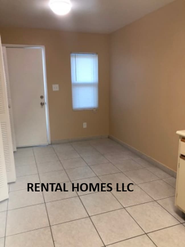 Building Photo - All Tile Throughout the Unit, One Story Pa...