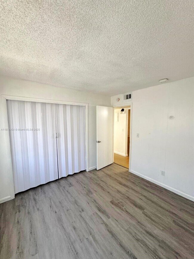 Foto del edificio - 170 W 28th St