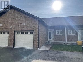 Building Photo - 17 Wren Ct