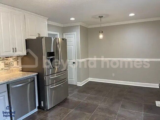 Building Photo - Updated 4-Bed Home Minutes from Downtown C...