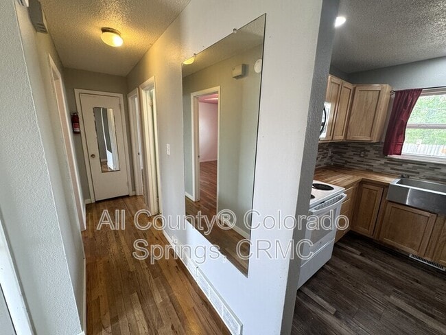 Building Photo - 2510 Ivanhoe Dr