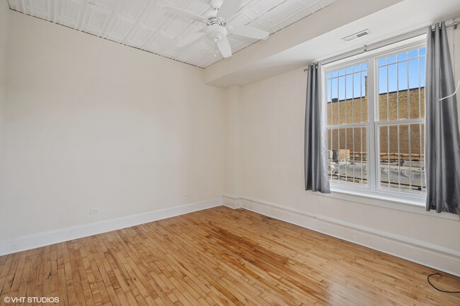 Building Photo - 1370 N Milwaukee Ave