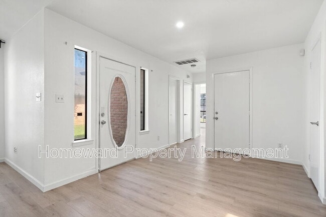 Foto del edificio - 1401 Landmark Ct