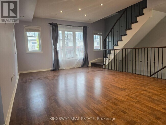 Photo du bâtiment - 3250 Bentley Dr