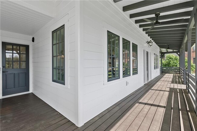 Building Photo - 1296 Hilton Dr