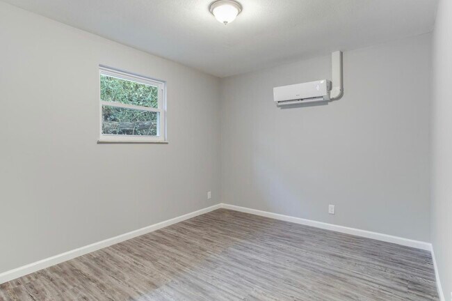 Foto del edificio - 755 E Red Bud Rd