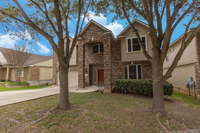 Building Photo - Stunning 5 bedroom 3 full bath home in the...