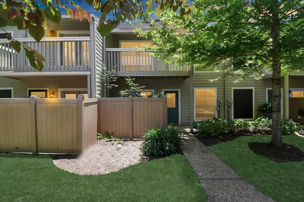 Foto principal - 2379 Briarwest Blvd