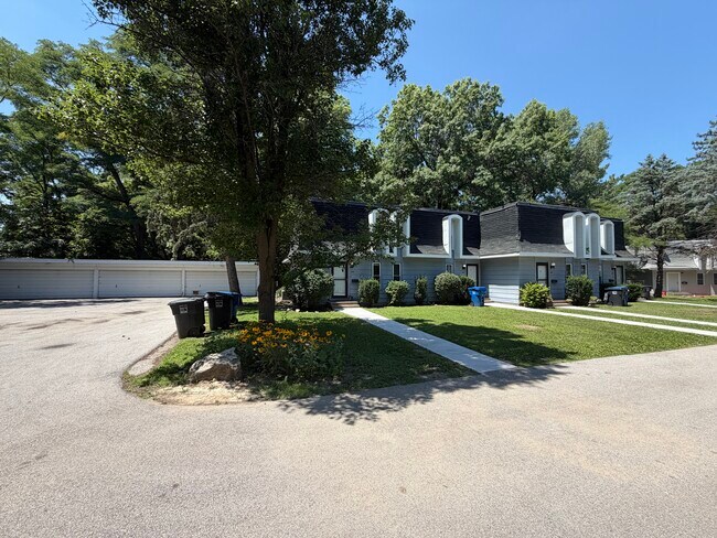 Foto del edificio - 302 30th Avenue Ct
