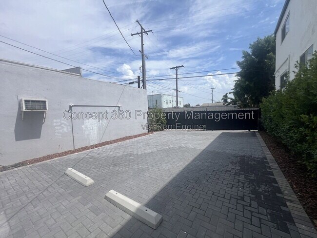 Building Photo - 5512 N Long Beach Blvd